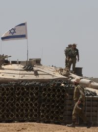 Izraelští vojáci u jižní hranice Pásma Gazy